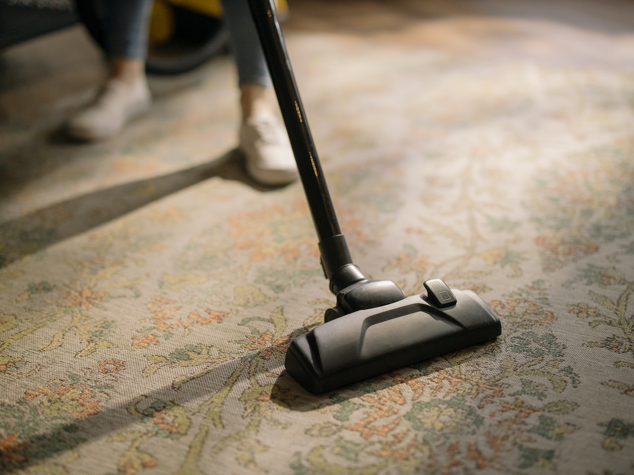 Vacuum is cleaning a rug